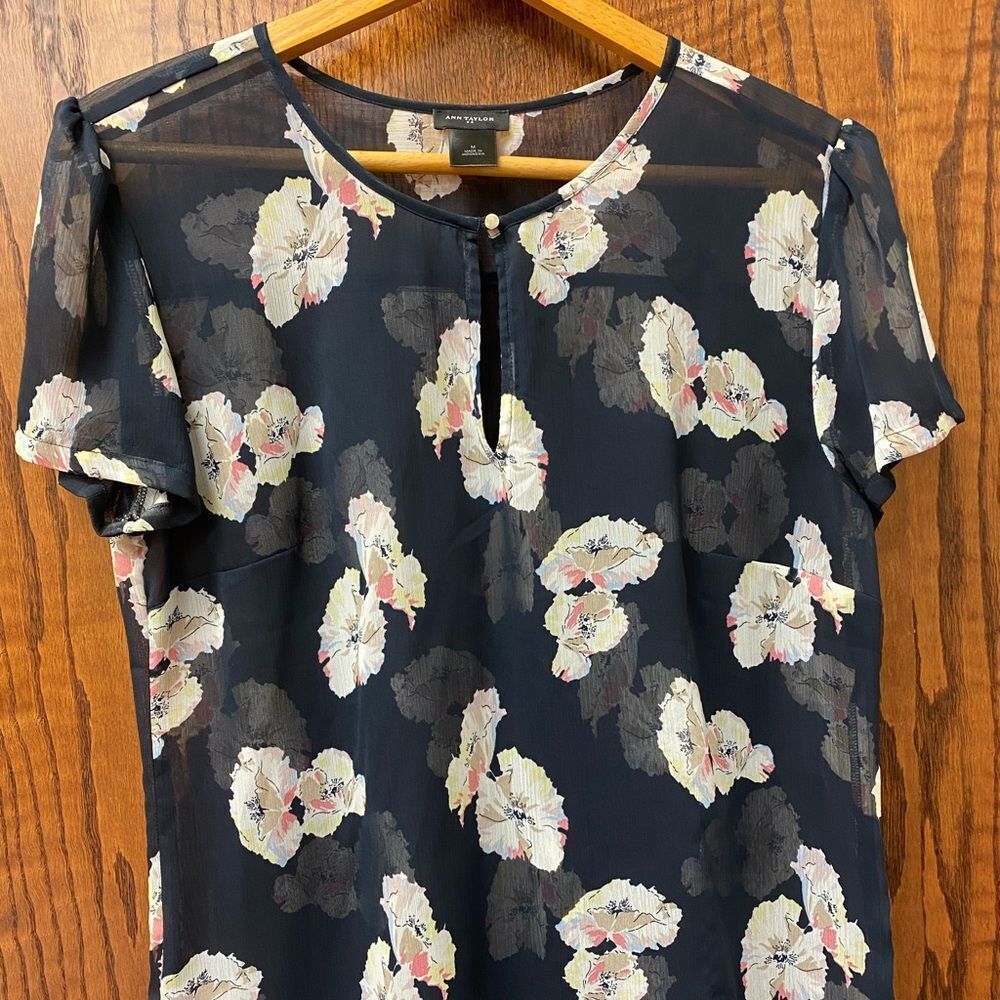Ann taylor navy floral chiffon‎ keyhole neck short sleeve blouse top